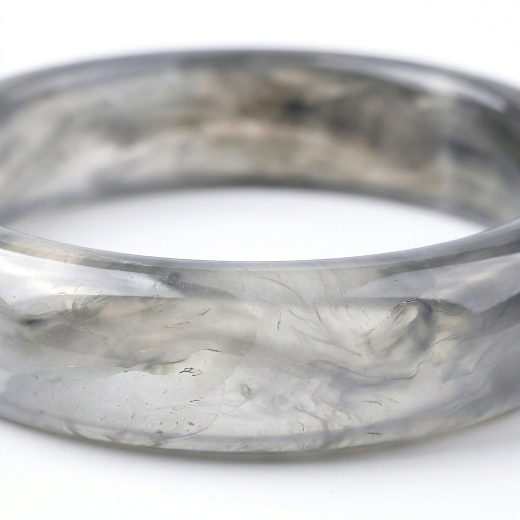 Vòng Ngọc Lam Khói Vân Mây (Grey Jade) — Tĩnh Lặng Giữa Dòng Chảy Cuộc Đời
