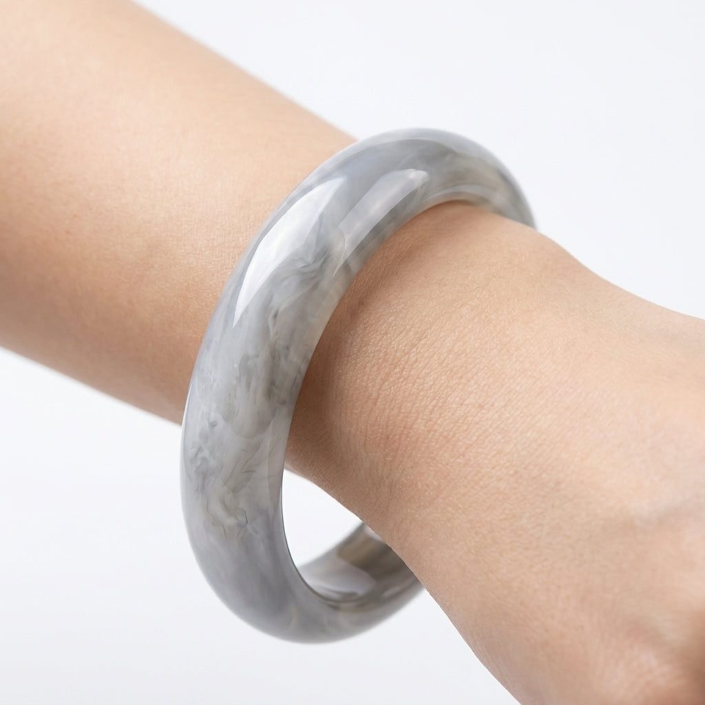 Vòng Ngọc Lam Khói Vân Mây (Grey Jade) — Tĩnh Lặng Giữa Dòng Chảy Cuộc Đời