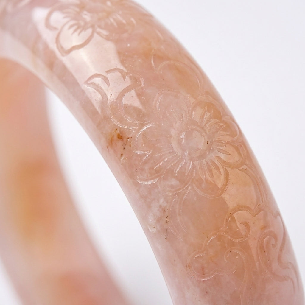 Vòng Ngọc Đào Hoa Chạm Hoa Văn (Pink Jade Bangle) — Dịu Dàng Nở Rộ Phúc Duyên